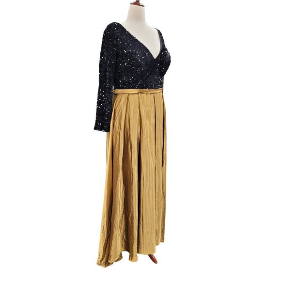 NWT Women's Black Gold Long Sleeve Velvet Sequin Gown Size 20 - Picture 5 of 14